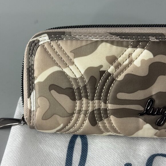 Lug Quilted RFID Zip Around Wallet Tendu - Bright Floral - Picture 2 of 15